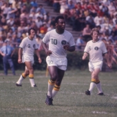Pele running